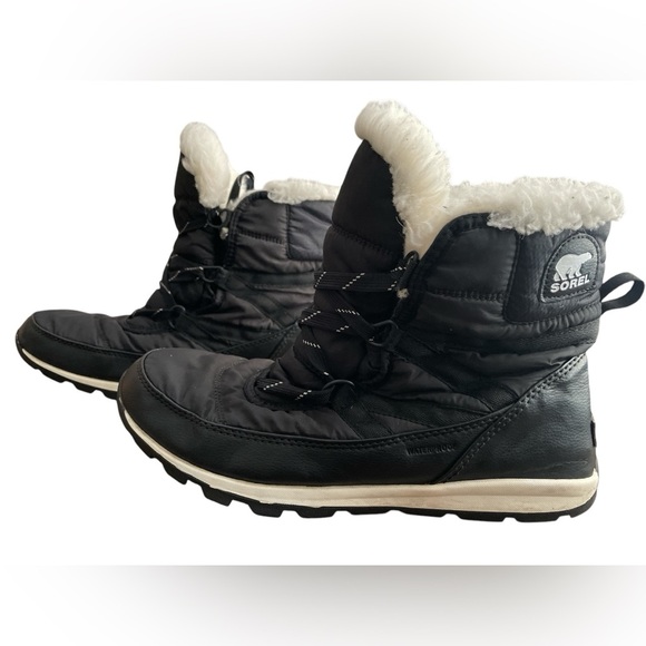 Sorel Black Winter Boots with White Faux Fur Lining - Picture 2 of 6